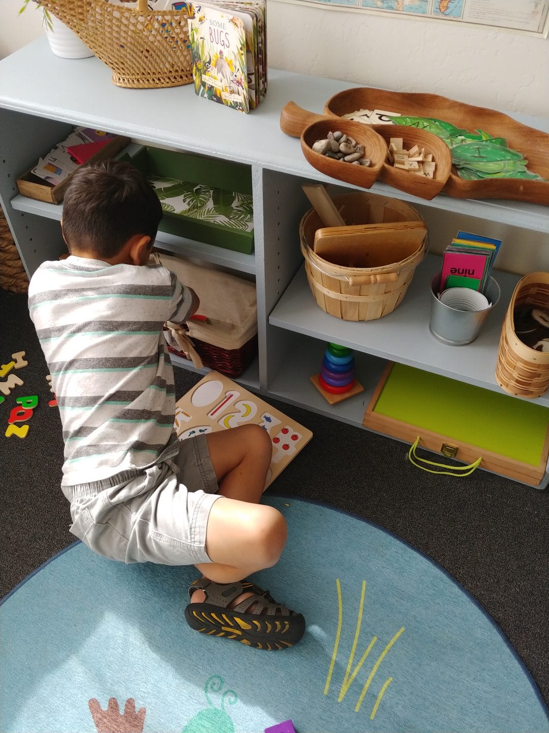 Students working with a tutor